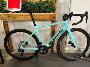 Gebrauchtes BIANCHI INFINITO DISC 53 ULTEGRA DI2 2025 2025 Road & Gravel
