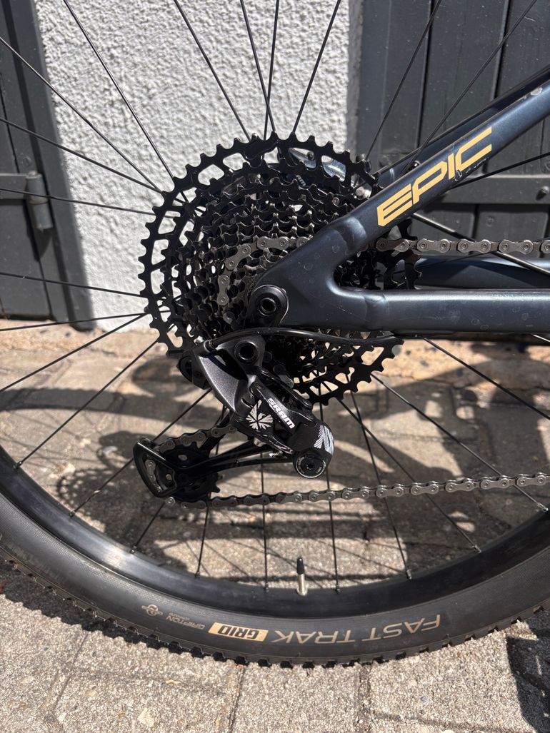 Used Specialized Men's Epic Comp 2018 2018 Mountainbike, Blue, 29 — image 12 of 13
