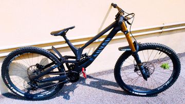 Used Canyon Sender SRAM X01 DH 2025 Mountainbike, Black — image 2 of 6