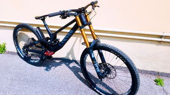 Used Canyon Sender SRAM X01 DH 2025 Mountainbike, Black — image 3 of 6