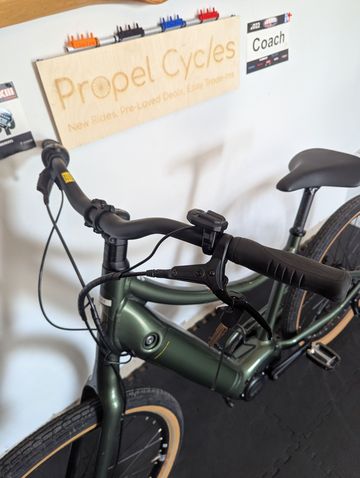 Used Momentum Vida E+ 2022 Road & Gravel, Green — image 7 of 10