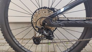 Used Pivot Switchblade Shimano Deore XT 2023 Mountainbike, Light Gray — image 2 of 6