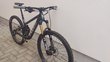 Used Pivot Switchblade Shimano Deore XT 2023 Mountainbike, Light Gray — image 4 of 6