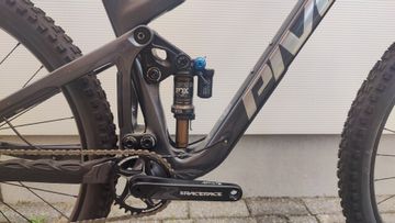 Used Pivot Switchblade Shimano Deore XT 2023 Mountainbike, Light Gray — image 3 of 6