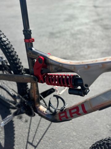 Used Ari La Sal Peak Pro 2024 2024 Mountainbike, Light Gray, 29 — image 6 of 12
