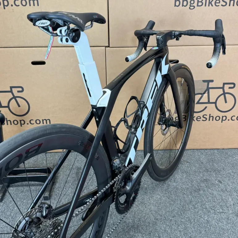 Used Trek Trek Madone SLR 6 Disc Di2 Ultegra 12- Speed 2020 2020 Road & Gravel, Black — image 5 of 5