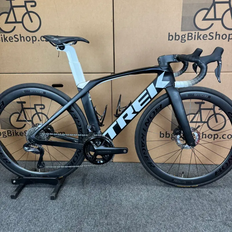 Used Trek Madone SLR 6 Disc Di2 Ultegra 12- Speed 2020 2020 Road & Gravel