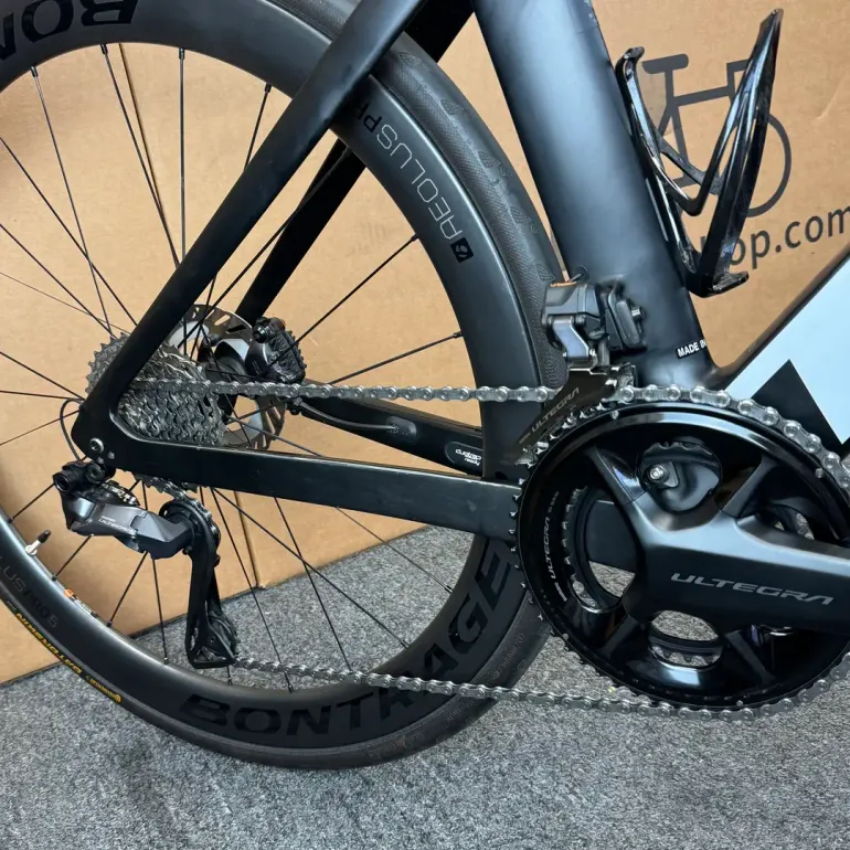Used Trek Trek Madone SLR 6 Disc Di2 Ultegra 12- Speed 2020 2020 Road & Gravel, Black — image 3 of 5
