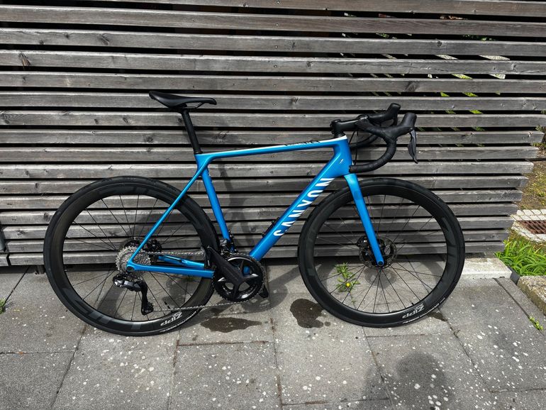Used Canyon Ultimate CF SL Disc 8.0 Di2 2020 2020 Road & Gravel, Blue — image 2 of 6
