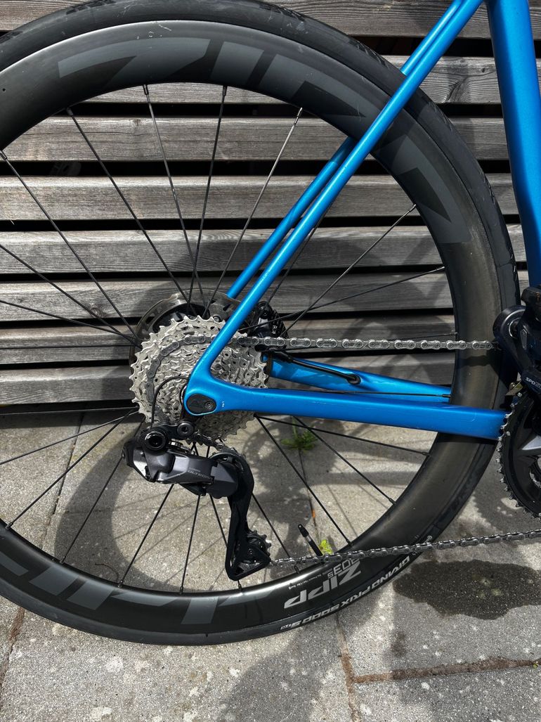 Used Canyon Ultimate CF SL Disc 8.0 Di2 2020 2020 Road & Gravel, Blue — image 3 of 6