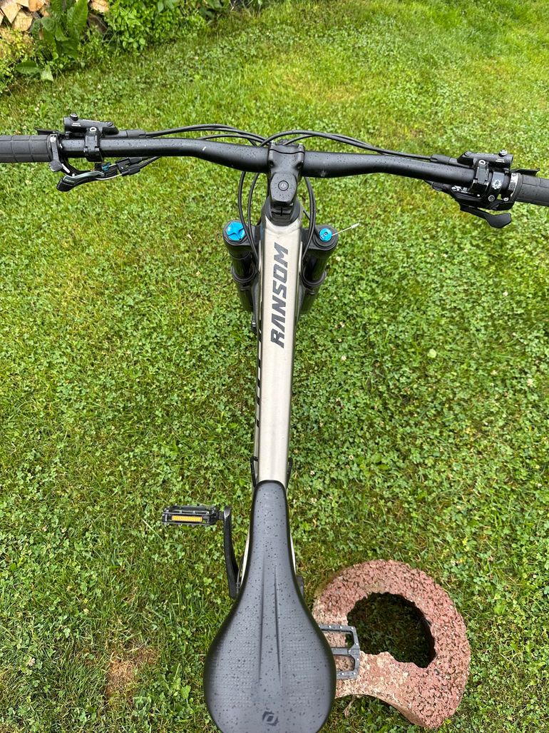 Used Scott Ransom 920 2020 2020 Mountainbike, Light Gray, 29 — image 3 of 9