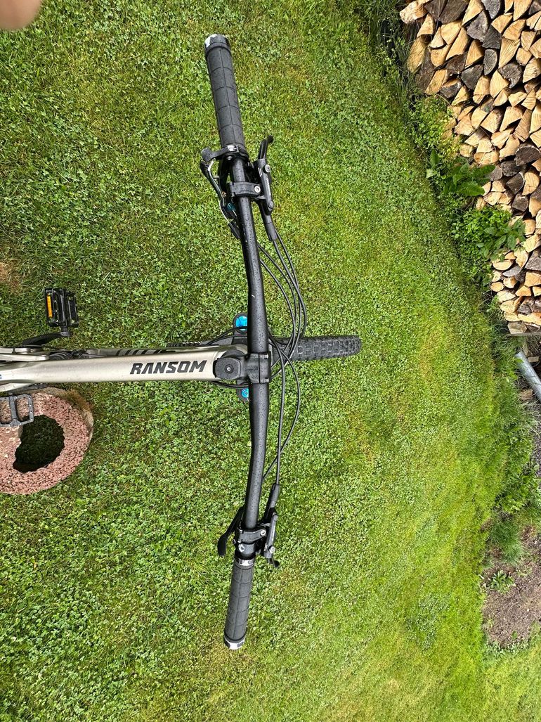Used Scott Ransom 920 2020 2020 Mountainbike, Light Gray, 29 — image 8 of 9