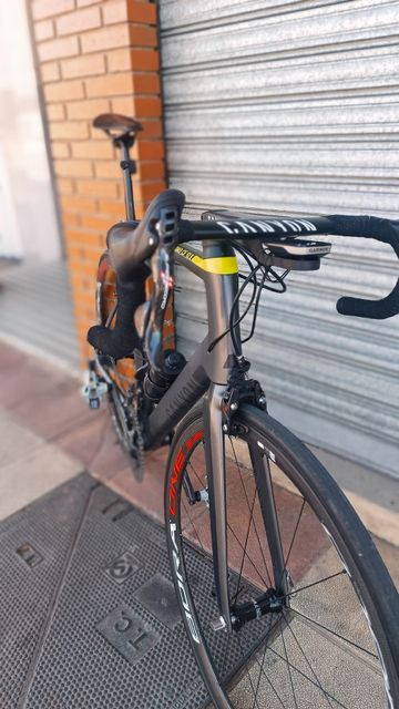 Used Canyon Aeroad CF SLX 2017 Road & Gravel, Black — image 3 of 4