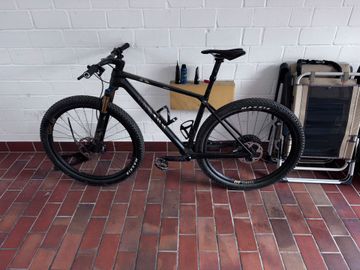 Canyon Exceed CF SLX 9 2022 2022 Mountainbike de segunda mano, Negro — imagen 2 de 8
