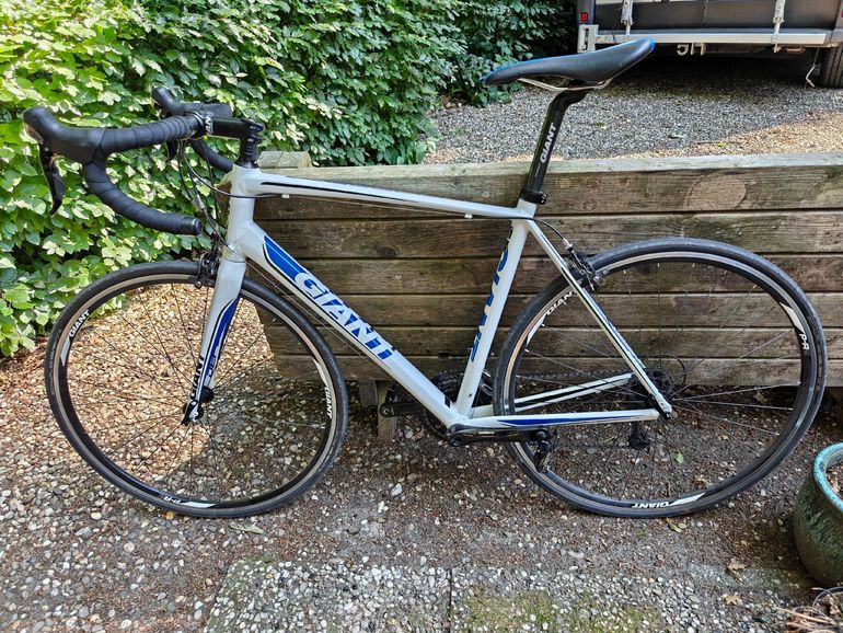 Used Giant Defy 1 2012 2012 Road & Gravel — image 1 of 7