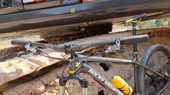Used Rocky Mountain Vertex 970 RSL 2017 2017 Mountainbike, Black, 29 — image 9 of 16
