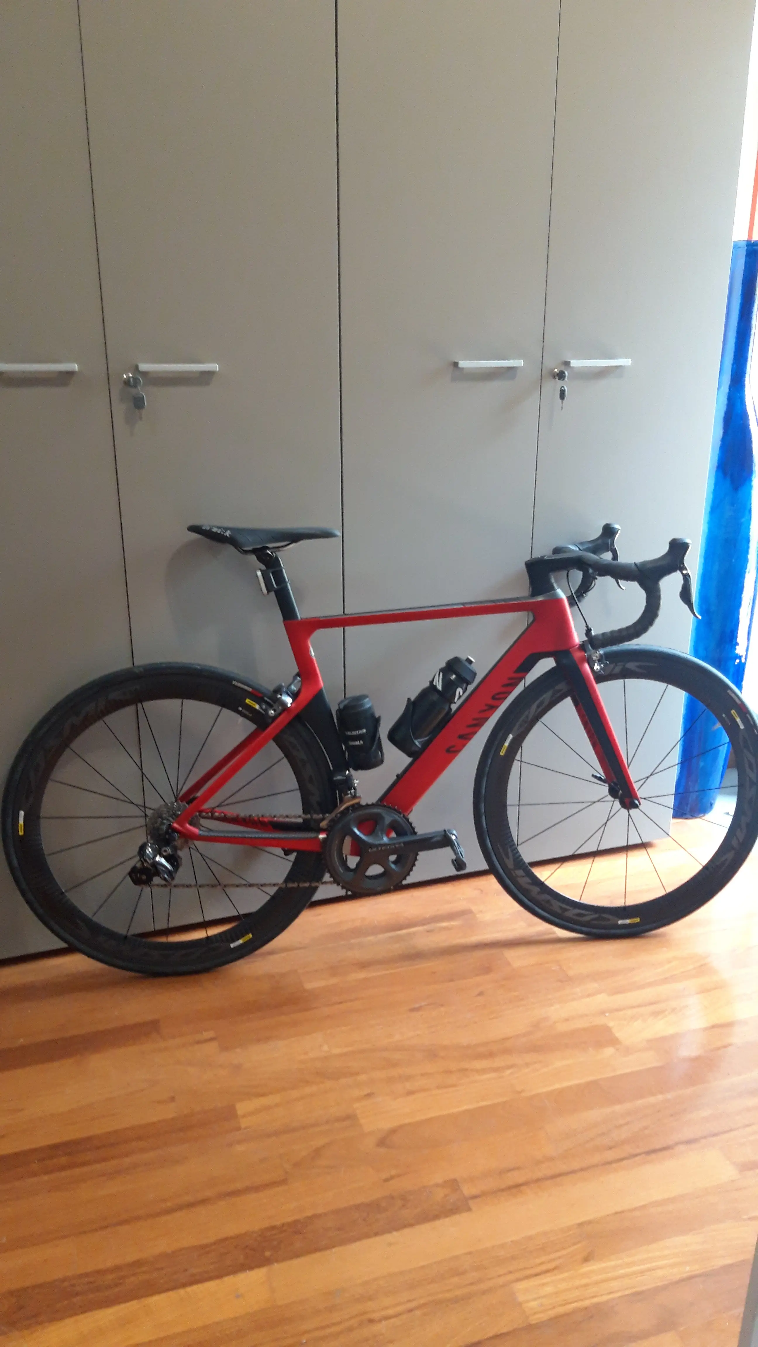 Canyon Aeroad CF SLX 7.0 Di2 used in S buycycle