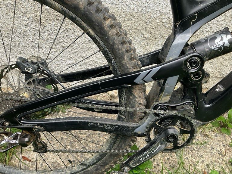 Used Pivot Phoenix 29 Pro Saint 2022 2022 Mountainbike, Black, 29 — image 7 of 16