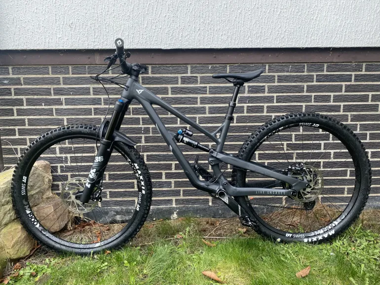 Używany YT Industries Jeffsy 29 CORE 2 2021 Mountainbike — zdjęcie 1 z 11