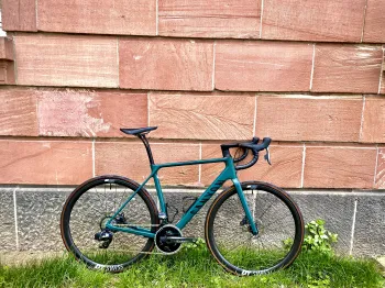 Used Canyon Endurace CF SL 8 Disc eTap 2022 Road & Gravel, Green — image 1 of 10