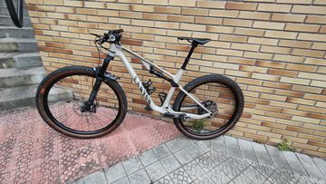 Used Canyon Lux Trail CF7 2021 Mountainbike, Light Gray — image 1 of 4