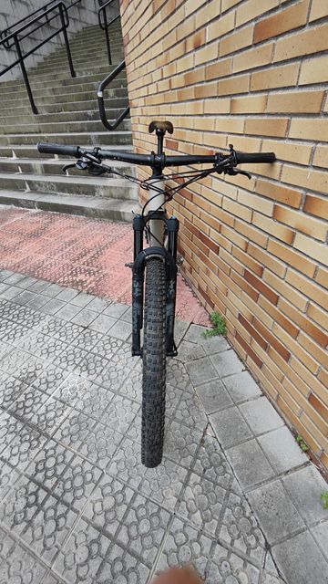 Used Canyon Lux Trail CF7 2021 Mountainbike, Light Gray — image 2 of 4