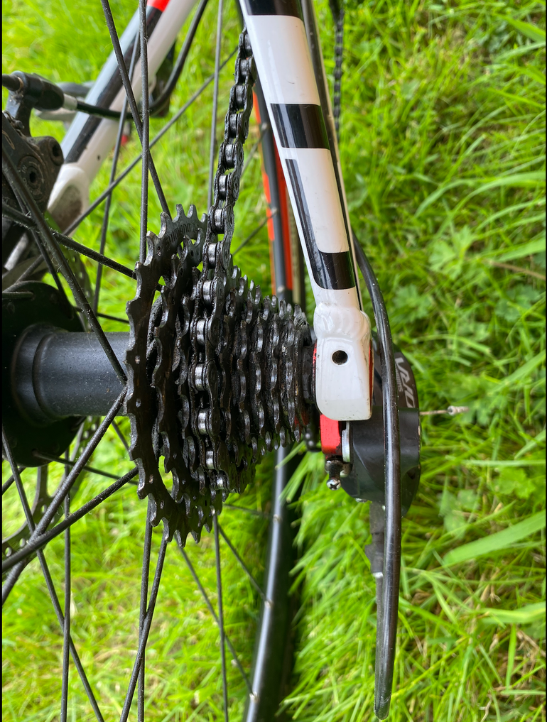 Used CUBE ATTAIN Pro Disc 2019 2019 Road & Gravel, White — image 8 of 9