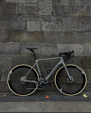 Brugt Canyon Ultimate CF SL 8 Disc Aero 2021 2021 Road & Gravel