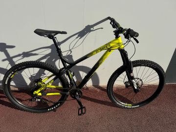 Used Commencal AM ESSENTIAL 2016 Mountainbike, Orange, 27.5 (650B) — image 1 of 3