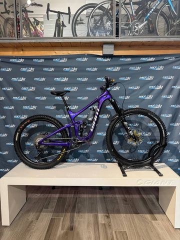Used Giant Reign Shimano Deore XT 2021 Mountainbike, Purple — image 1 of 10