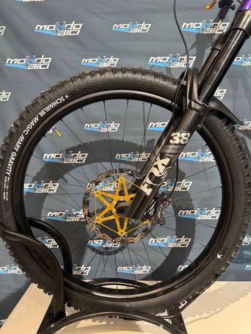 Used Giant Reign Shimano Deore XT 2021 Mountainbike, Purple — image 4 of 10