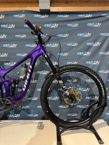 Used Giant Reign Shimano Deore XT 2021 Mountainbike, Purple — image 9 of 10