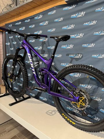 Used Giant Reign Shimano Deore XT 2021 Mountainbike, Purple — image 2 of 10