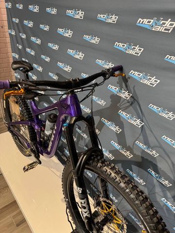 Used Giant Reign Shimano Deore XT 2021 Mountainbike, Purple — image 6 of 10