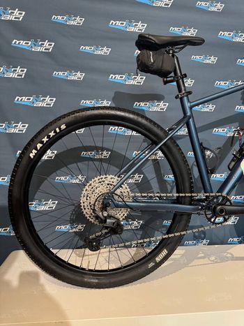 Used Giant Talon 0 2022 2022 Mountainbike, Blue, 27.5, 29 — image 3 of 5