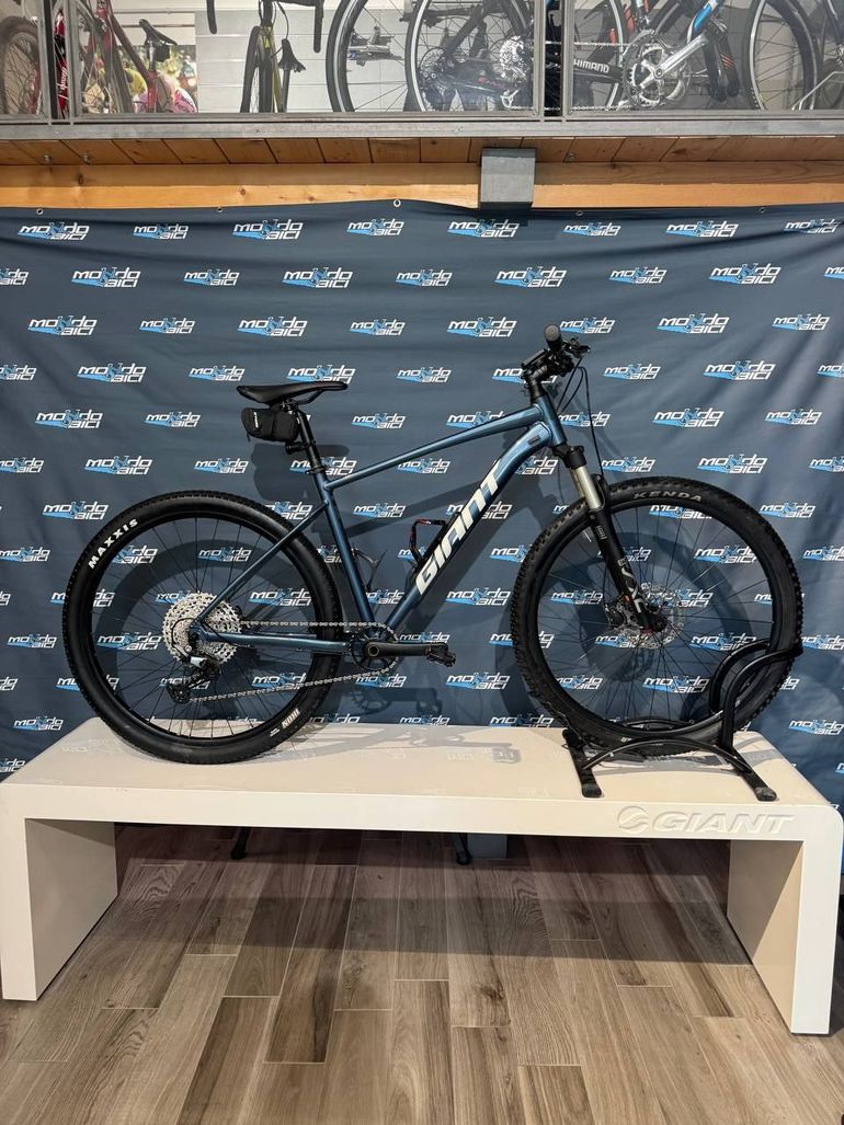 Used Giant Talon 0 2022 2022 Mountainbike, Blue, 27.5, 29 — image 1 of 5