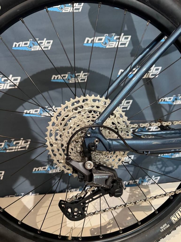 Used Giant Talon 0 2022 2022 Mountainbike, Blue, 27.5, 29 — image 2 of 5