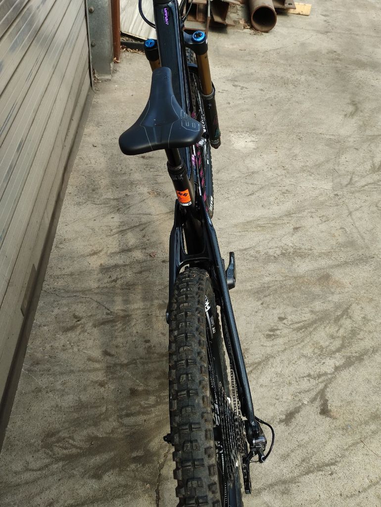 Canyon Torque 27.5 CF 9 2022 2022 Mountainbike usato, Nero — immagine 12 di 13