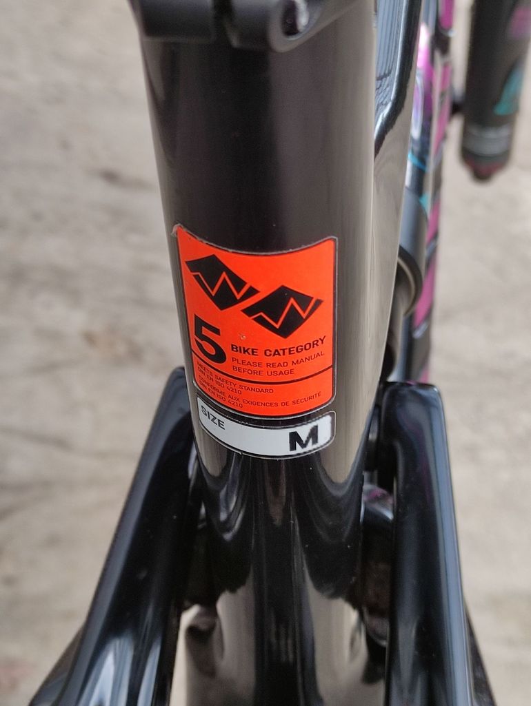 Canyon Torque 27.5 CF 9 2022 2022 Mountainbike usato, Nero — immagine 6 di 13