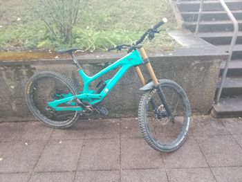 Used YT Industries Tues Shimano Deore 2023 Mountainbike, Blu — image 1 of 6