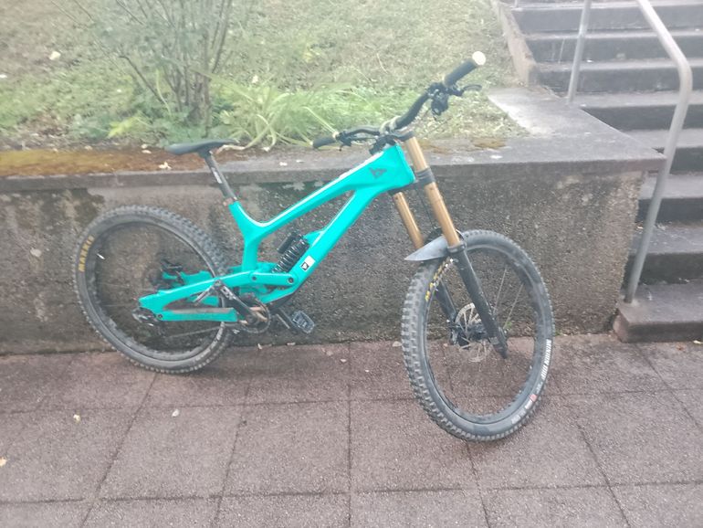 Used YT Industries Tues Shimano Deore 2023 Mountainbike, Blu — image 1 of 6