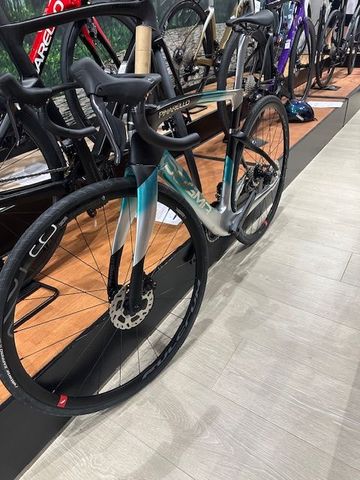 Gebrauchtes Pinarello Dogma F 2024 Road & Gravel, Grün — Bild 4 von 4