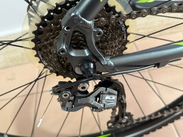 Used Merida CROSSWAY 300 2016 Mountainbike, Green — image 8 of 10