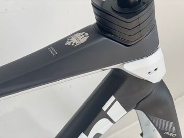 Used Bianchi Oltre Pro Frameset Frameset 2024 Road & Gravel, Black — image 5 of 6