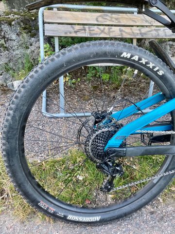 Używany Devinci Django Carbon 29 NX 2017 2017 Mountainbike — zdjęcie 3 z 5
