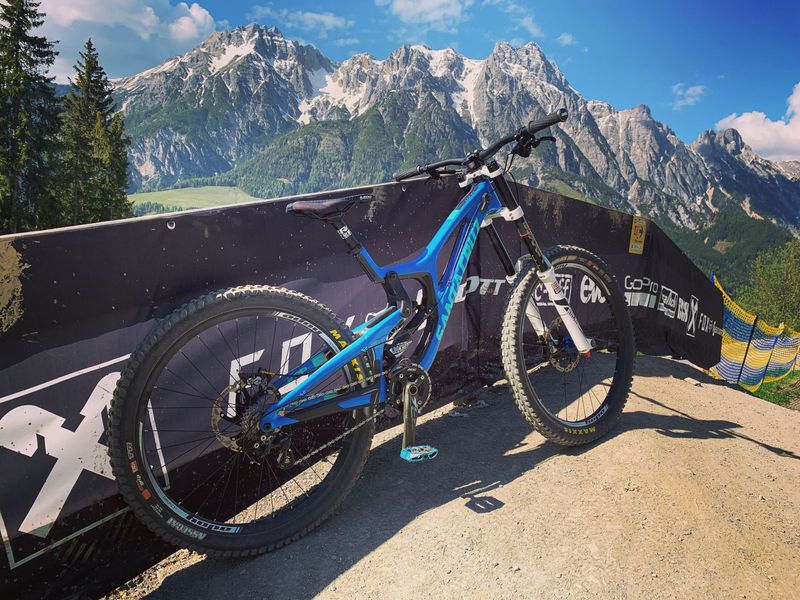 Used Santa Cruz V10 CC Blue Mint 2018 MTB