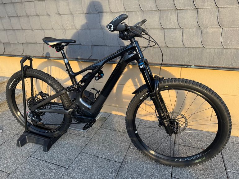 Used Specialized Turbo Levo Expert 2022 2022 Mountainbike — image 1 of 20