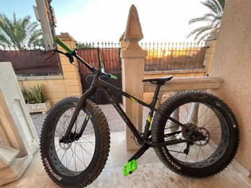 Used Trek Farley 5 2017 2017 Mountainbike, Black, 27.5 (650B) — image 2 of 5