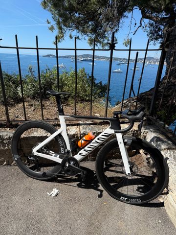 Brugt Canyon Aeroad CF SLX 8 Disc Di2 2023 2023 Road & Gravel