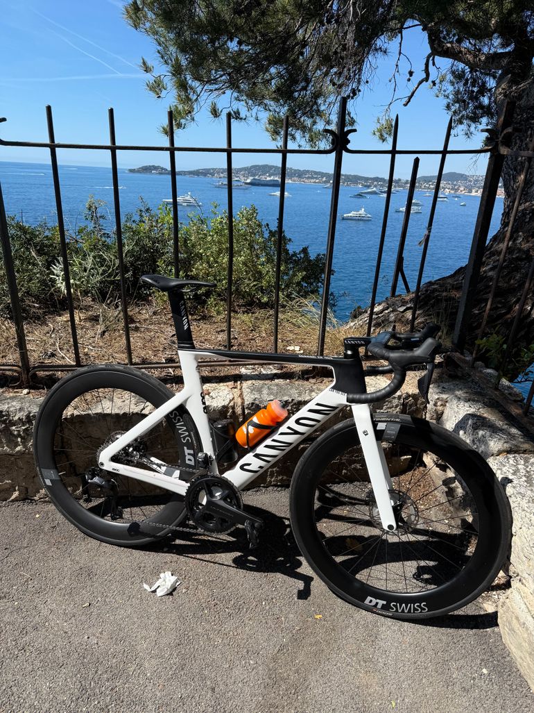 Brugt Canyon Aeroad CF SLX 8 Disc Di2 2023 2023 Road & Gravel — billede 1 af 3